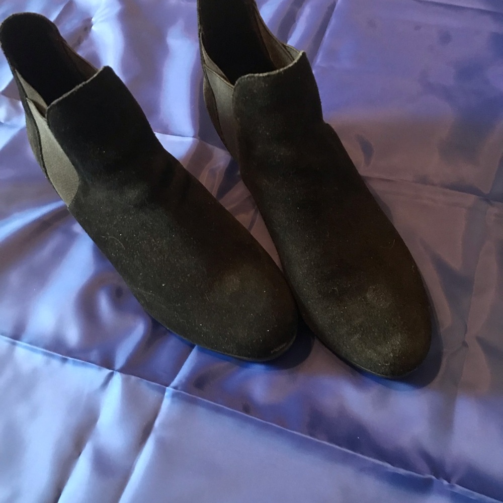 CROCS Black Ankle Booties Sleek Streamlined Design